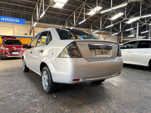 Imagen 7 de 24 de Ford Fiesta Max 1.6l Edge Plus 2013