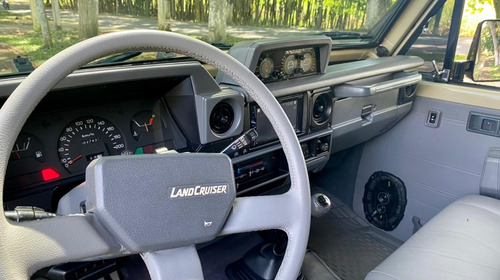Toyota Land Cruiser Fj75