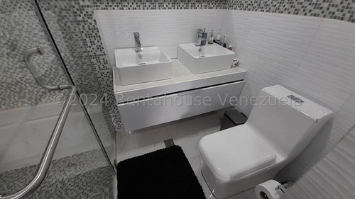 Hernoso Apartamento Totalmente Remodelado En Los Chaguaramos, Codg Mas 25-16702