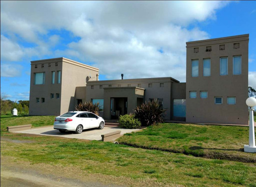 Venta  Excelente Vivienda En Club De Campo Puerto Chascomús