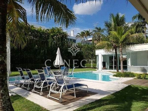 Imagem 20 de 27 de Tamboré 03 | Casa Alto Padrão | Venda | Fino Acabamento | Imenso Quintal Gramado - Cnc1282