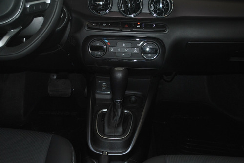 Imagen 7 de 15 de Fiat Cronos 1.8 16v Precision At6 Pack Premium