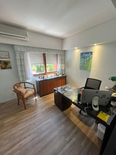 En Venta Piso Unico De 6 Amb Con Cochera En Excelente Ubicacion En Lanus (410)