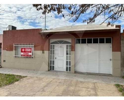 Imagen 1 de 8 de Hermosa Casa En El Corazon De Barrio Altos Del Valle