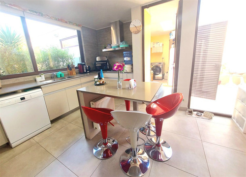 Casa En Venta De 4 Dorm. En Lo Barnechea