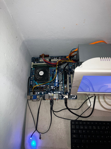 Computadora De Escritorio 8gb Ram / 120gbssd Y 500gb De Hdd (Usado)