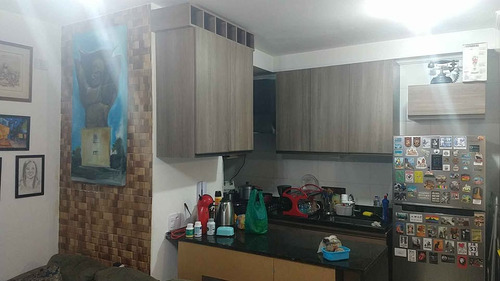 Apartamento Em São Vicente, Prédio De 3 Andares Com Elevador Em Frente A Estação Do Vlt Mascarenhas