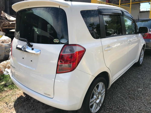 Imagen 3 de 8 de Toyota Ractis 1.5 Automática