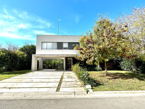 Moderna Casa A La Venta San Matias Area 3