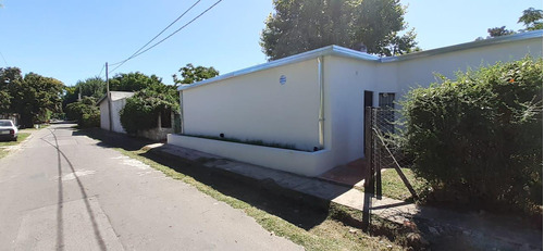 Casa En Venta En City Bell  - Dacal Bienes Raíces