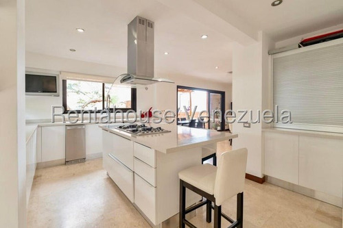 Casa ( 3 Niveles / Remodelada) Venta Alto Hatillo ( Urb. La Hatillana) Mls-25-8876
