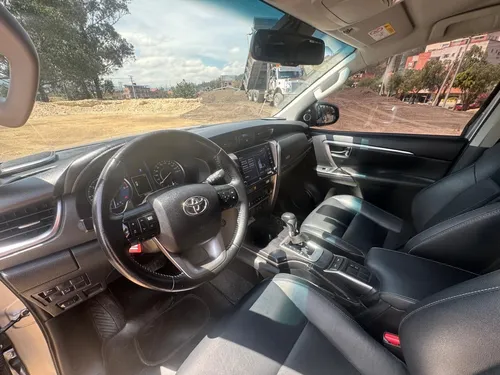 Toyota Fortuner Srv