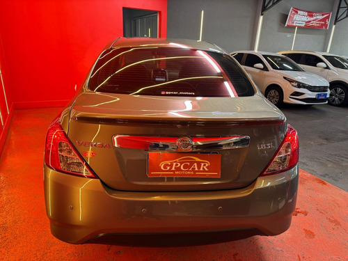 Nissan Versa 1.6 16V FlexStart 4p Aut.