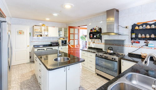 Casa Con Quincho Y Cabaña En Mantagua, 2.528m² De Terreno
