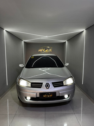 Renault Megane 1.6 Dynamique Hi-flex 4p