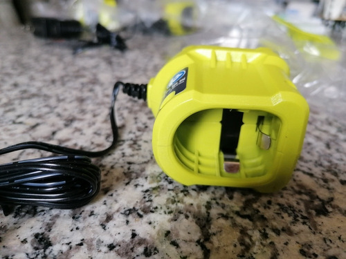 Cargador Ryobi Portátil De 18 Voltios Modelo P119 (Usado)