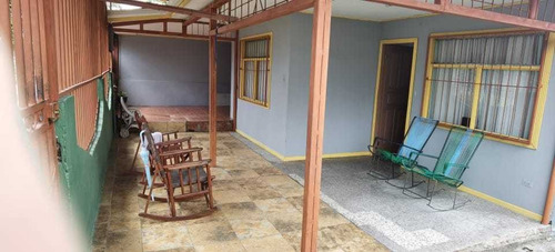 Imagen 2 de 13 de Se Vende Casa En Guapiles Centro