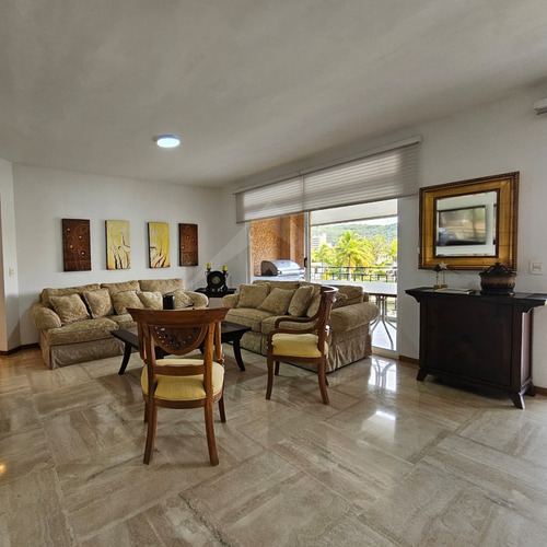 En Venta Amplio Apartamento En Res. Siete Mares, Lecheria