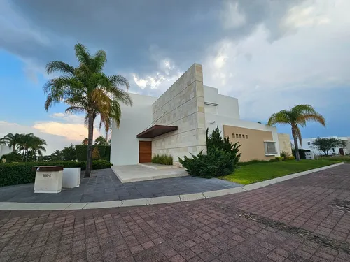 Lujosa Y Moderna Casa En Venta/renta (amueblada), Rec. En Pb, El Campanario, Qro
