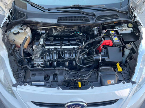 Ford Fiesta Kinetic Design 1.6 Design 120cv Titanium 2012