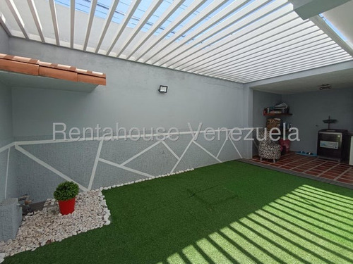 Gjg 25-13679 En Venta Townhouse De Tres Niveles En Cagua Ubicado En Un Exclusivo Conjunto Privado Urb Corinsa Gjg