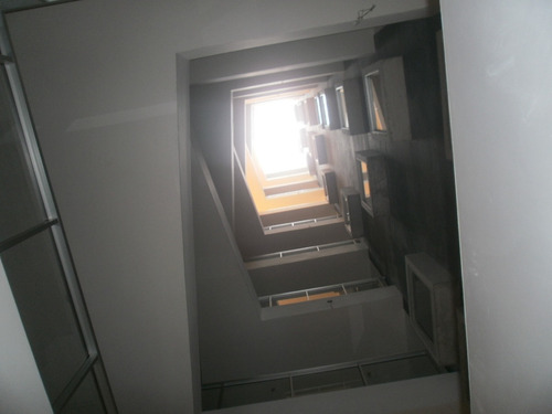 Edificio A Estrenar, Se Alquila U$s 14/m2 Todo Un Piso En Gris O Fracciones, A Negociar