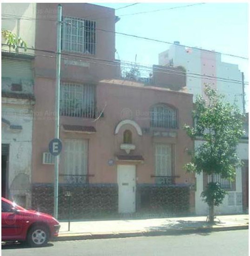 Imagen 1 de 30 de Venta De Casa De 3 Niveles Con Terraza Y Patio En Caballito