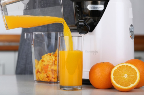 Extractor de jugos Kuvings B1700 con accesorios