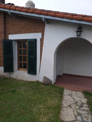 Imagen 2 de 13 de Casa Estilo Colonia Con Parque, José Marmol.