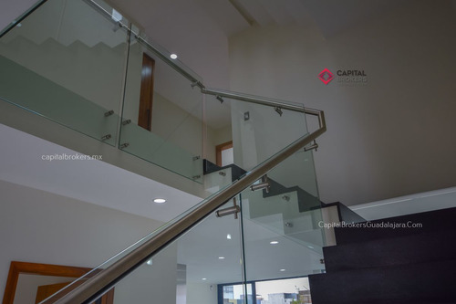 Casa De Lujo Nueva En Venta En Solares Zona Real