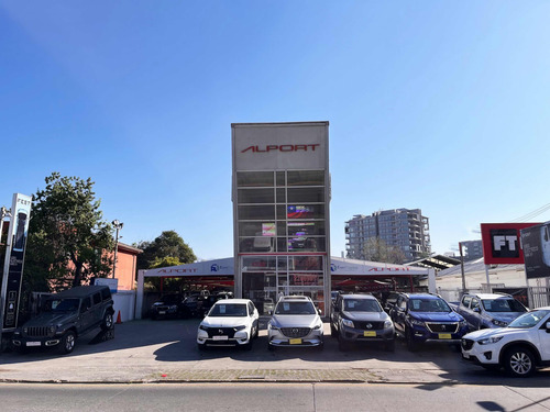 Gran Local Comercial En Las Condes Con Patente Automotriz.-