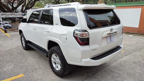 Imagen 3 de 7 de Toyota 4 Runner