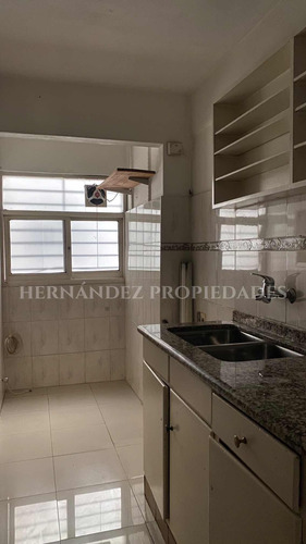 Venta Con Renta 2 Dormitorios Más Servicio. Garage Opcional.