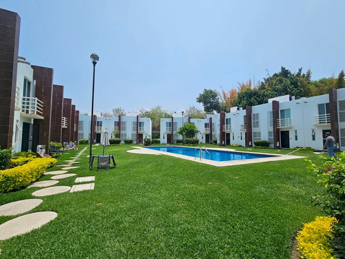 Hermosa Casa En Condominio Con Alberca En Lomas De Jiutepec.
