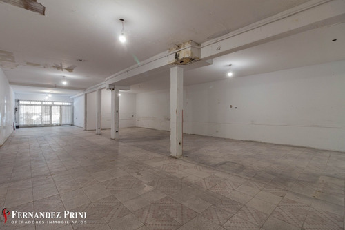 Imagen 11 de 25 de Amplio Local Con Patio Y Entre Piso En Almagro