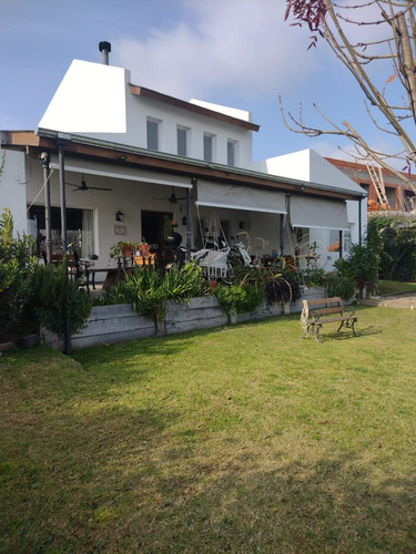 Casa En Venta - 4 Dormitorios 4 Baños - Cocheras - 993mts2 - Escobar