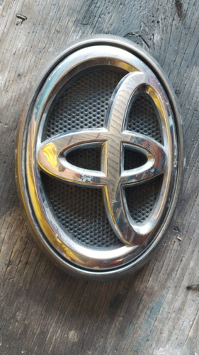 Base Y Emblema Toyota Hilux 16-19