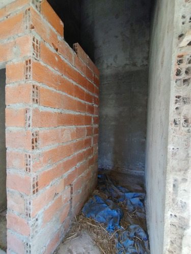 Se Vende Terreno Con Casa En Construcion