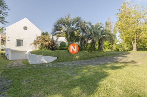 Espectacular Casa En Venta En El Golf, Unica Con 7000 Mt2 De Terreno.- Ref: 209160