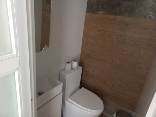Imagen 4 de 26 de Liliana Martinez Remax Vende En Venta Townhouse Mañongo Calle Cerrada 178m2 Cd 10565