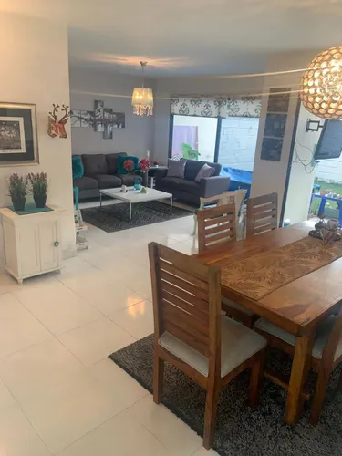 Casa En Venta En El Poblado, Los Gonzalez. Cod V9375