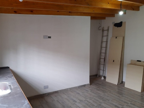 Imagen 7 de 14 de Venta De Block De 6 Departamentos + Galpon En Venta - Moron Norte