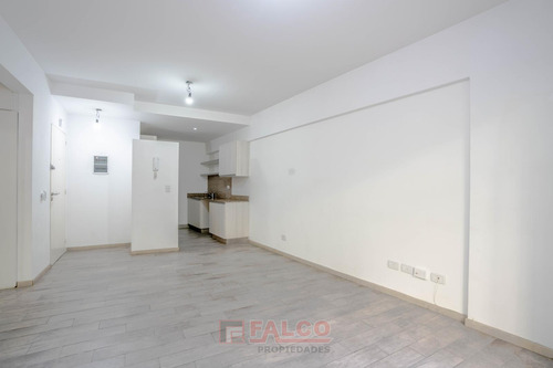 Yerbal 1800 Y Boyaca - Dpto - 2 Ambientes - Jardin C/parrilla