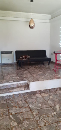 Casa Amplia Con Cocina, Comedor, Patio,, Quincho, Cochera
