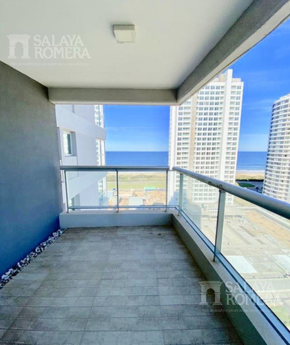 Imagen 4 de 25 de Venta Departamento En Playa Brava, Torre De Categoria, 2 Dormitorios Dependencia De Servicio