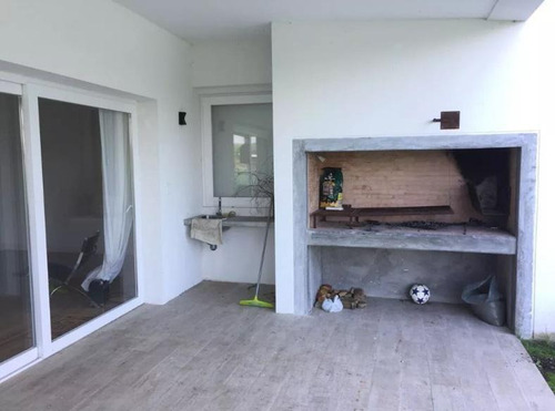 Hermosa Casa Estilo Americano En La Tahona