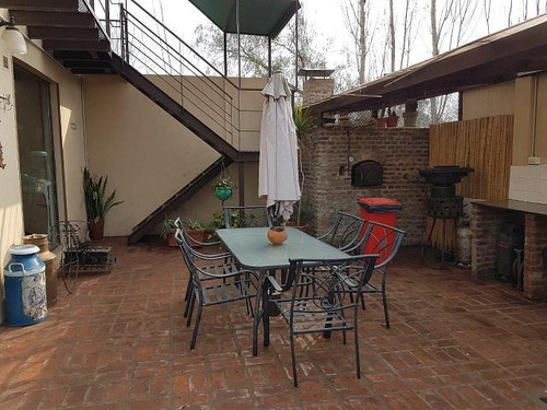 Imagen 9 de 24 de Casa De 5 Dormitorios - Con Pileta - Quincho - Cava Para Vinos - Funes