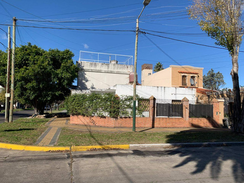 Casa 2 Dormitorios Banfield Con Cochera