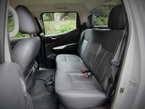 Nissan Np300 D Cab 4x4 2.3 Aut 2017