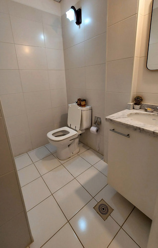 Imagen 12 de 14 de Espectacular Penthouse Con Muebles Franzini Y Sarmiento Inmediaciones De Pocitos Y Punta C. 3 Dormitorios Parrillero Terraza 30 Mts Gc12500 Edif. Con Calefaccion Vig 24 Hrs Y Sum 1 Gje Anuales Solo